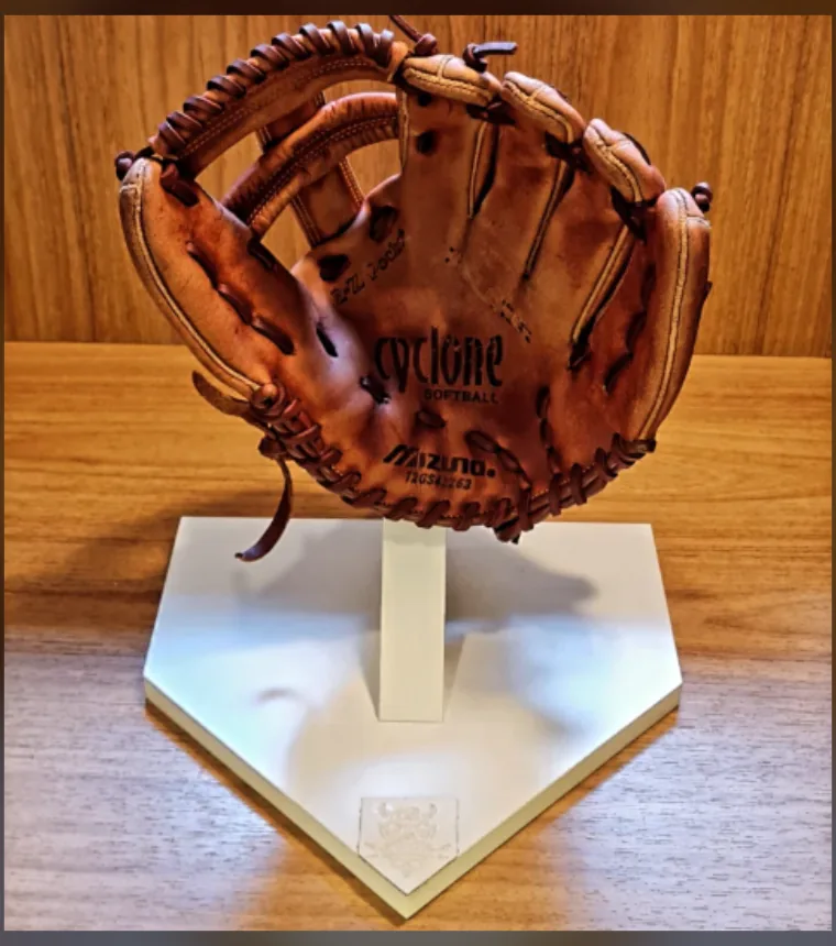 Suporte de luva em forma de home plate